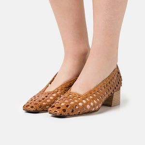 Miista Tassia Camel Courts - Woven Pumps/Heels